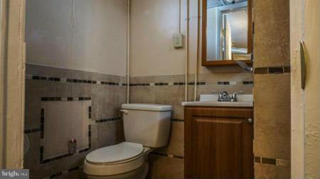 6227 Tramore Road Baltimore, MD 21214 - Photo 17 of 30 Bath