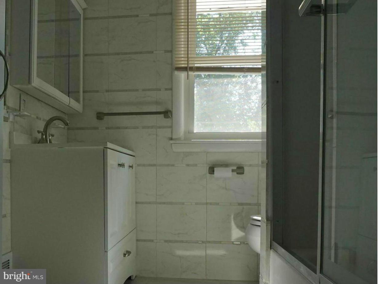 6227 Tramore Road Baltimore, MD 21214 - Photo 6 of 30 Bath