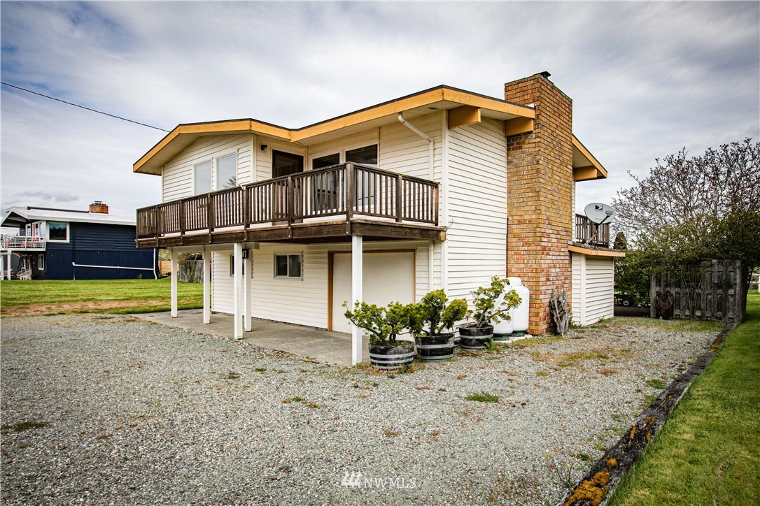 2587 Sunlight Beach Road Clinton, WA 98236 - Photo 2 of 28 Gallery Image 2