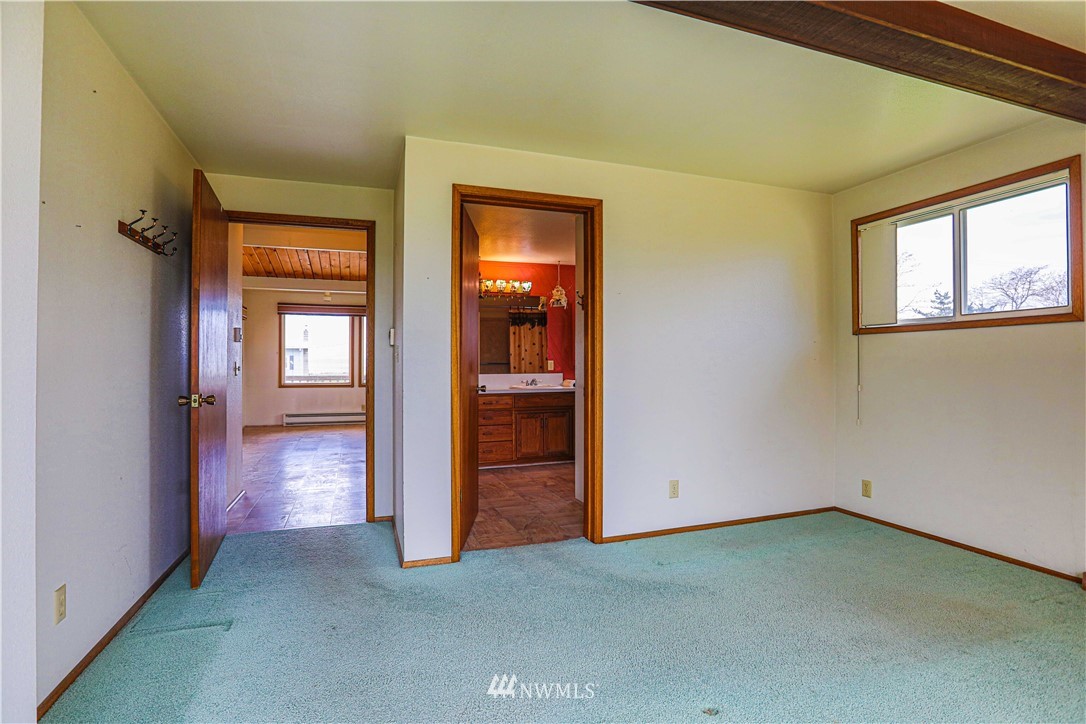 2587 Sunlight Beach Road Clinton, WA 98236 - Photo 12 of 28 Gallery Image 12