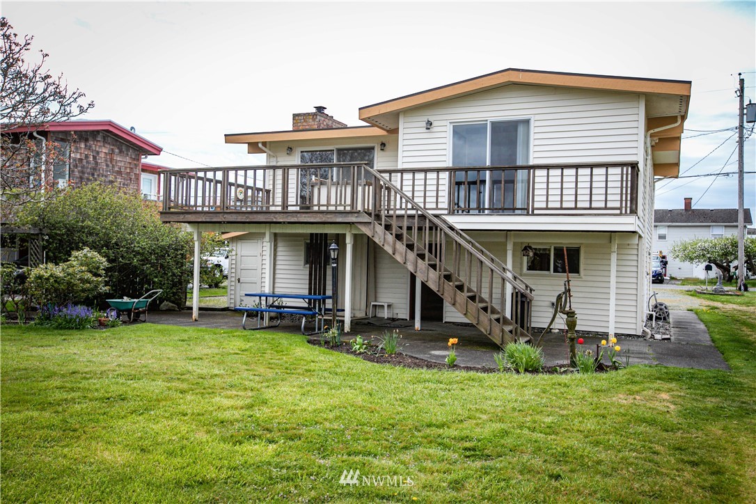 2587 Sunlight Beach Road Clinton, WA 98236 - Photo 3 of 28 Gallery Image 3