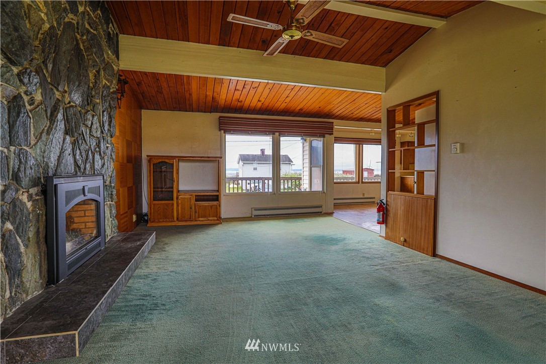 2587 Sunlight Beach Road Clinton, WA 98236 - Photo 5 of 28 Gallery Image 5