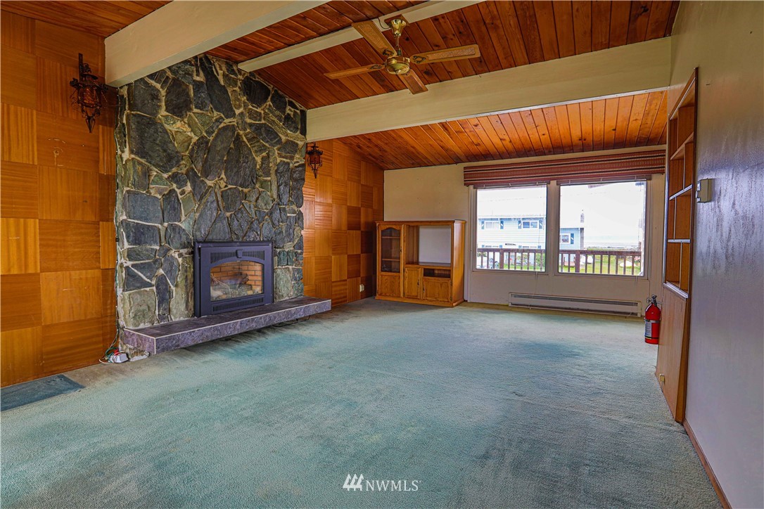 2587 Sunlight Beach Road Clinton, WA 98236 - Photo 6 of 28 Gallery Image 6