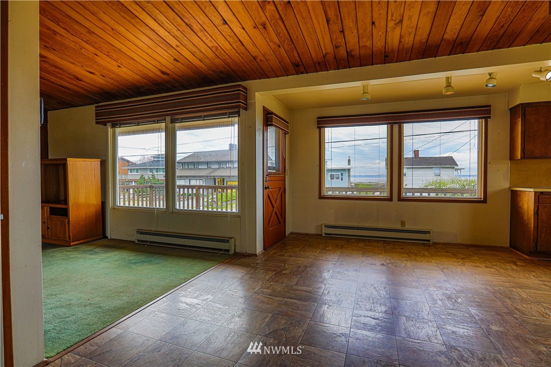 2587 Sunlight Beach Road Clinton, WA 98236 - Photo 7 of 28 Gallery Image 7