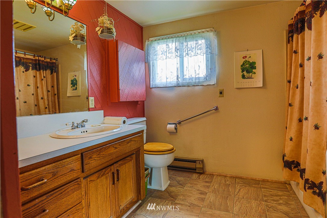 2587 Sunlight Beach Road Clinton, WA 98236 - Photo 10 of 28 Gallery Image 10
