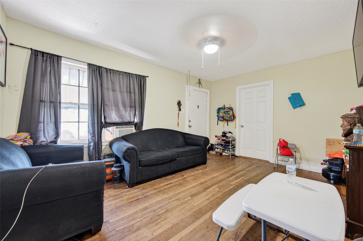 7355 Iwo Jima Road Houston, TX 77033 - Photo 12 of 14