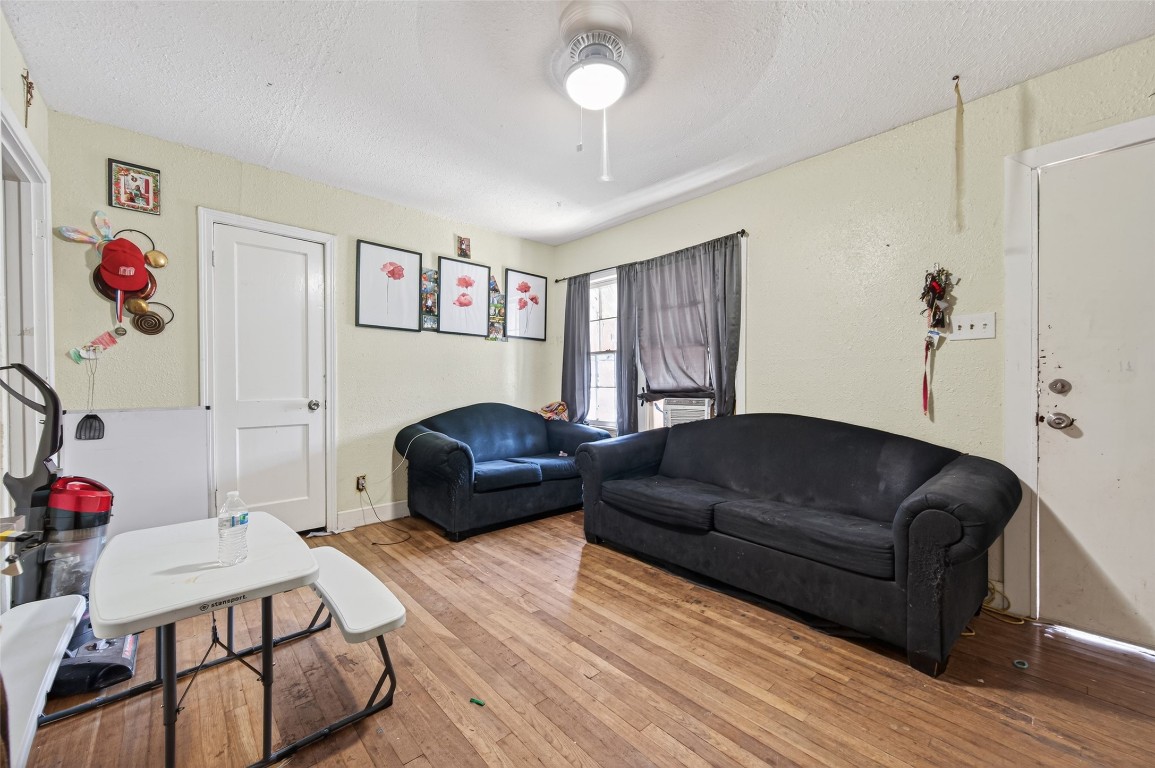 7355 Iwo Jima Road Houston, TX 77033 - Photo 13 of 14