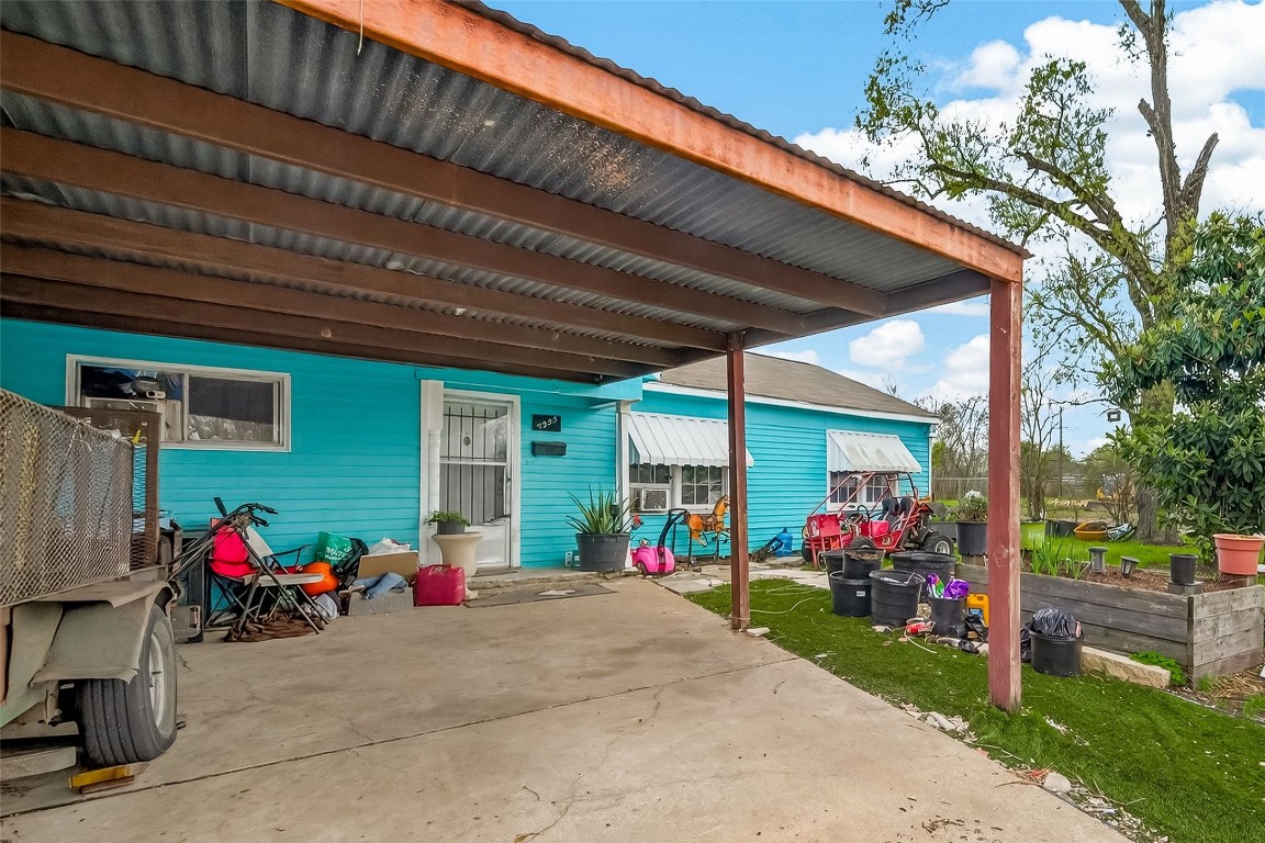 7355 Iwo Jima Road Houston, TX 77033 - Photo 2 of 14