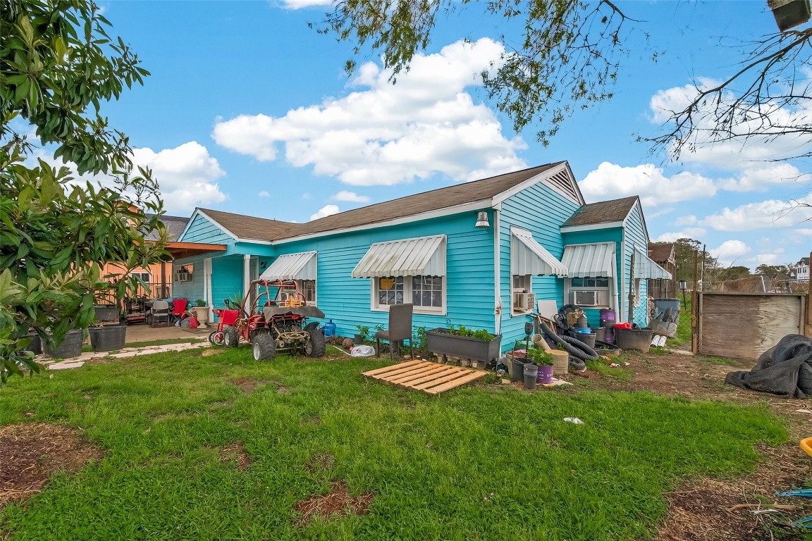 7355 Iwo Jima Road Houston, TX 77033 - Photo 3 of 14