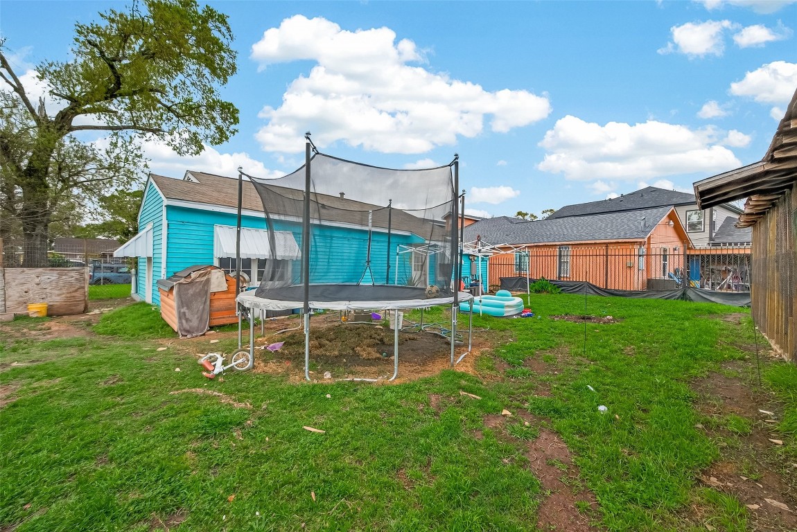 7355 Iwo Jima Road Houston, TX 77033 - Photo 5 of 14