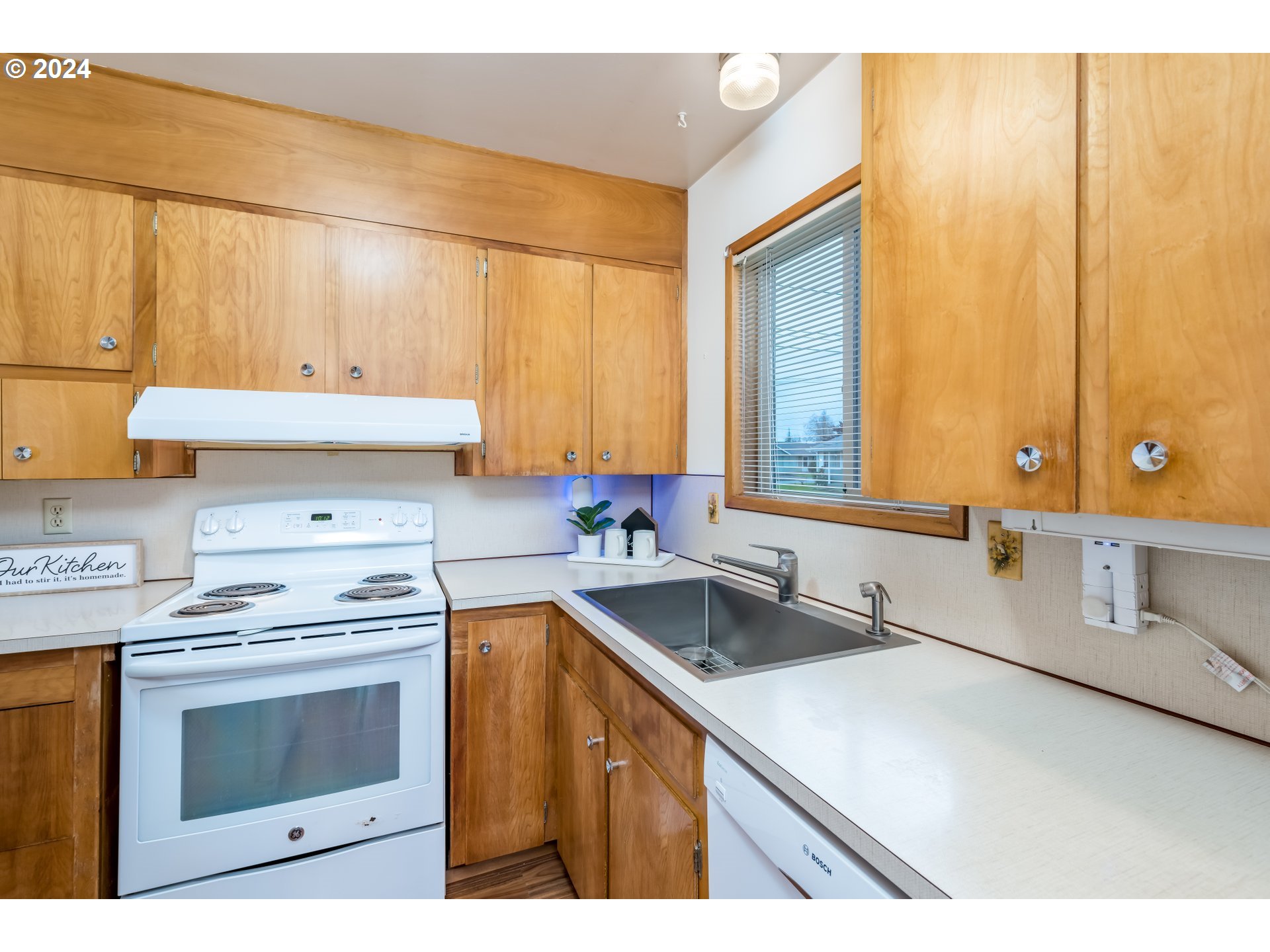 1394 Umpqua Road Woodburn, OR 97071 - Photo 11 of 25 Gallery Image 11