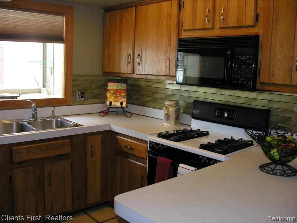 7615 Kingsbridge Road Canton, MI 48187 - Photo 21 of 49 Kingsbridge 061.jpg