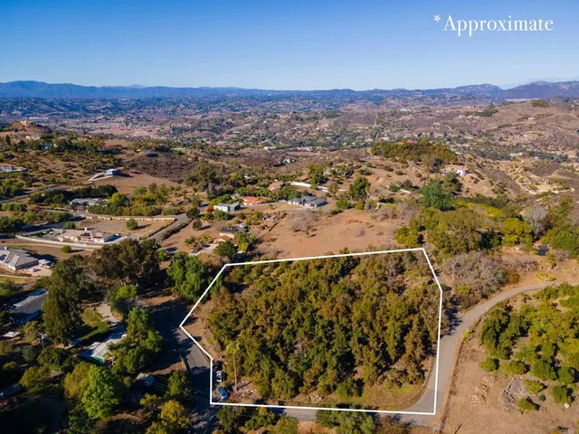 $450,000 | 33 Cll De Las Piedras, Vista, CA 92084
