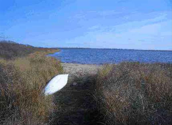 28 Boldwater Road Edgartown, MA 02539 - Photo 1 of 2 http://d1qzqeyxiitrap.cloudfront.net/photos/10062/600/f20357c0.jpg