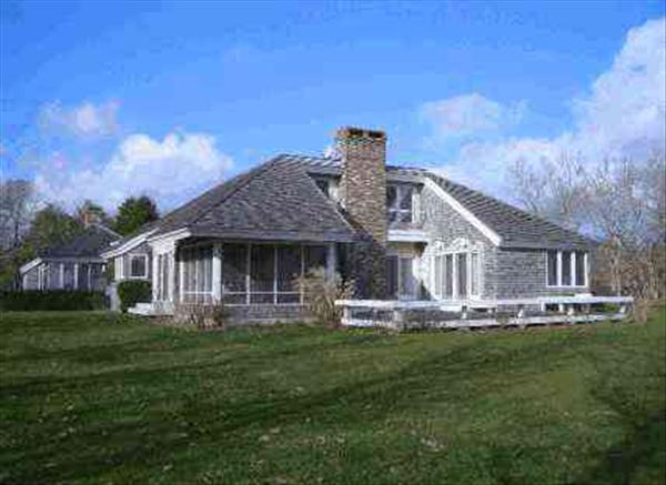 28 Boldwater Road Edgartown, MA 02539 - Photo 2 of 2 http://d1qzqeyxiitrap.cloudfront.net/photos/10062/600/35f1a9f6.jpg