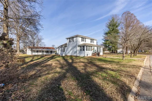 $149,000 | 710 Sherman Street, Charleston, MO 63834