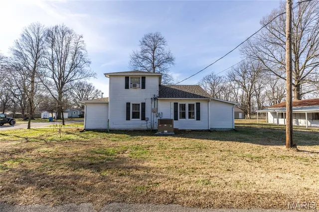 $149,000 | 710 Sherman Street, Charleston, MO 63834