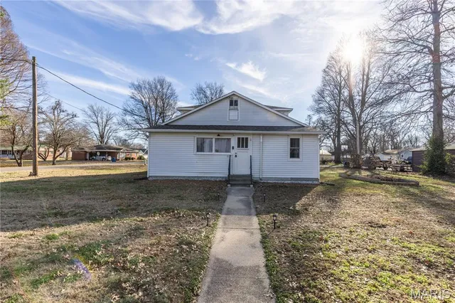 $149,000 | 710 Sherman Street, Charleston, MO 63834
