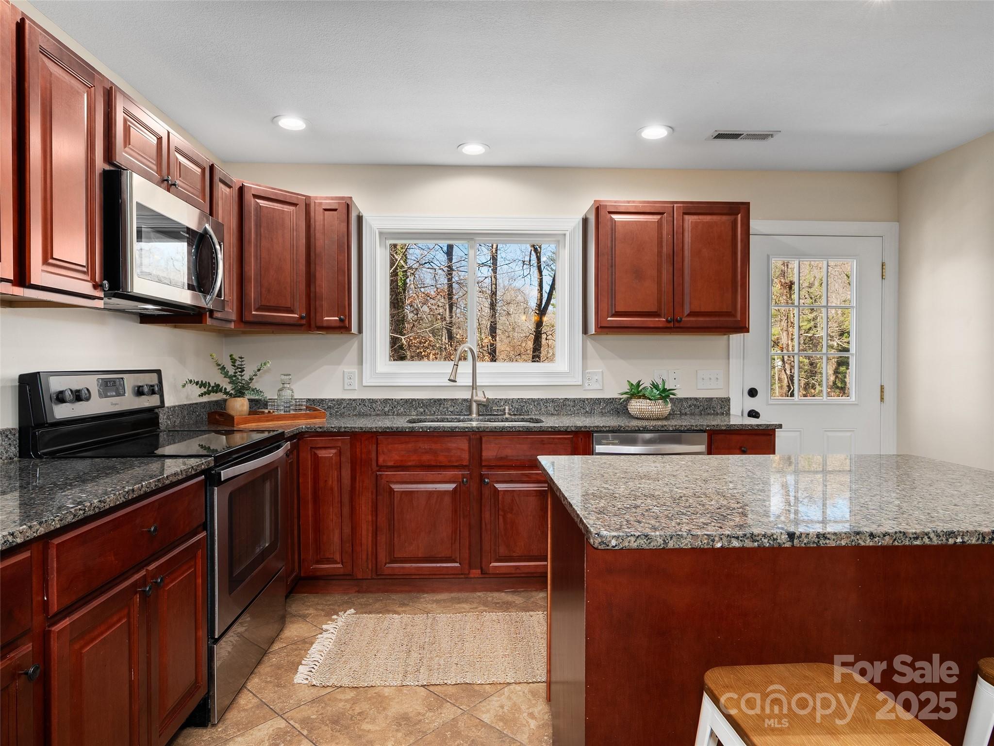 178 Locust Court Arden, NC 28704 - Photo 6 of 38