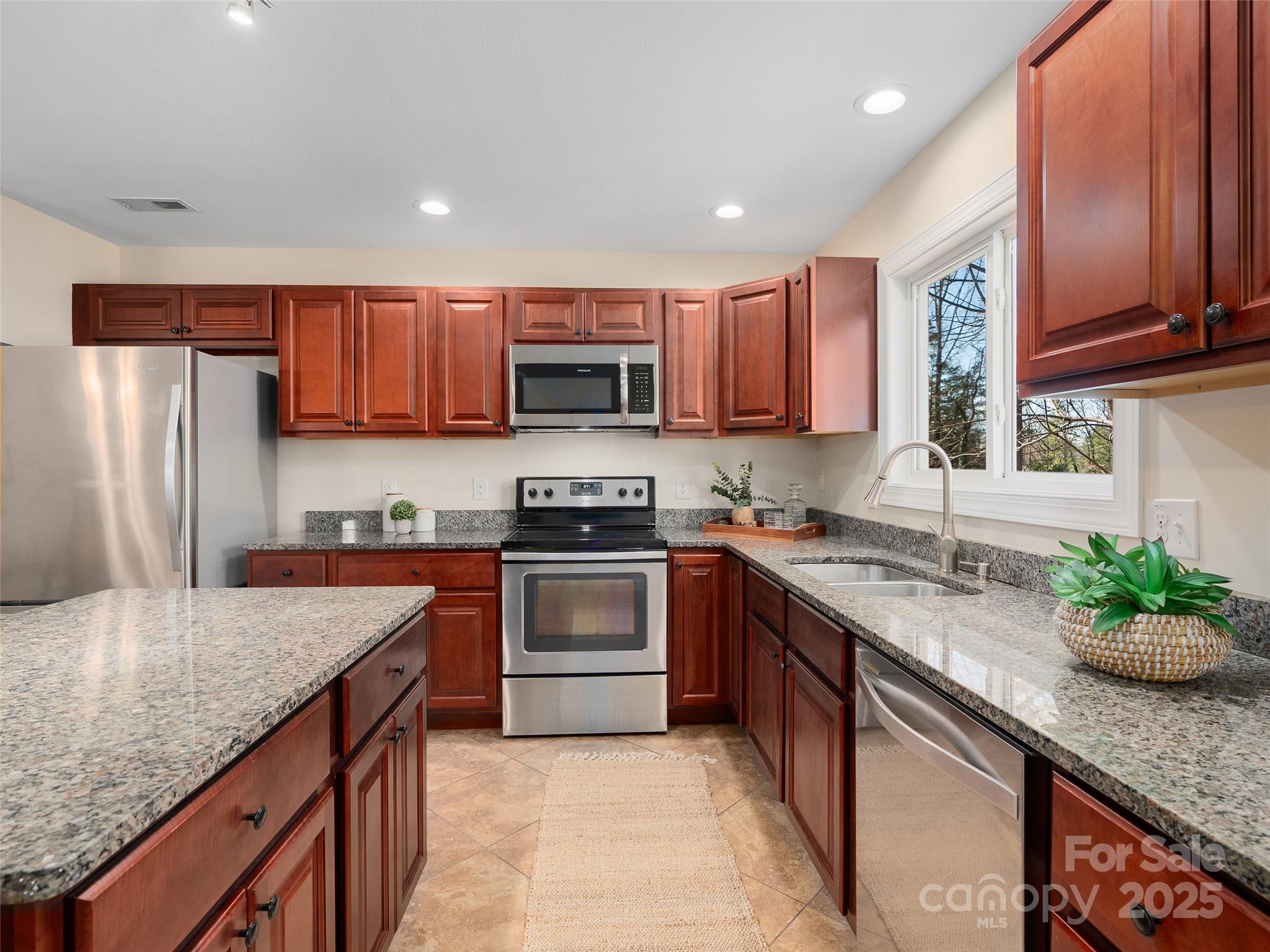 178 Locust Court Arden, NC 28704 - Photo 7 of 38