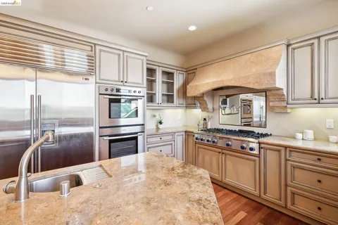 $2,475,000 | 6611 Elverton Drive, Oakland, CA 94611