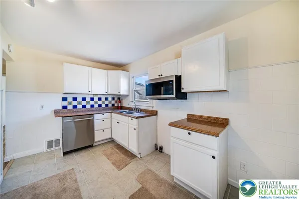$405,000 | 325 East Saucon Street, Hellertown, PA 18055