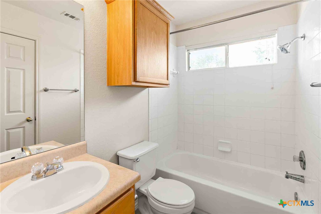 280 Strawn Kyle, TX 78640 - Photo 16 of 27 Primary Bathroom