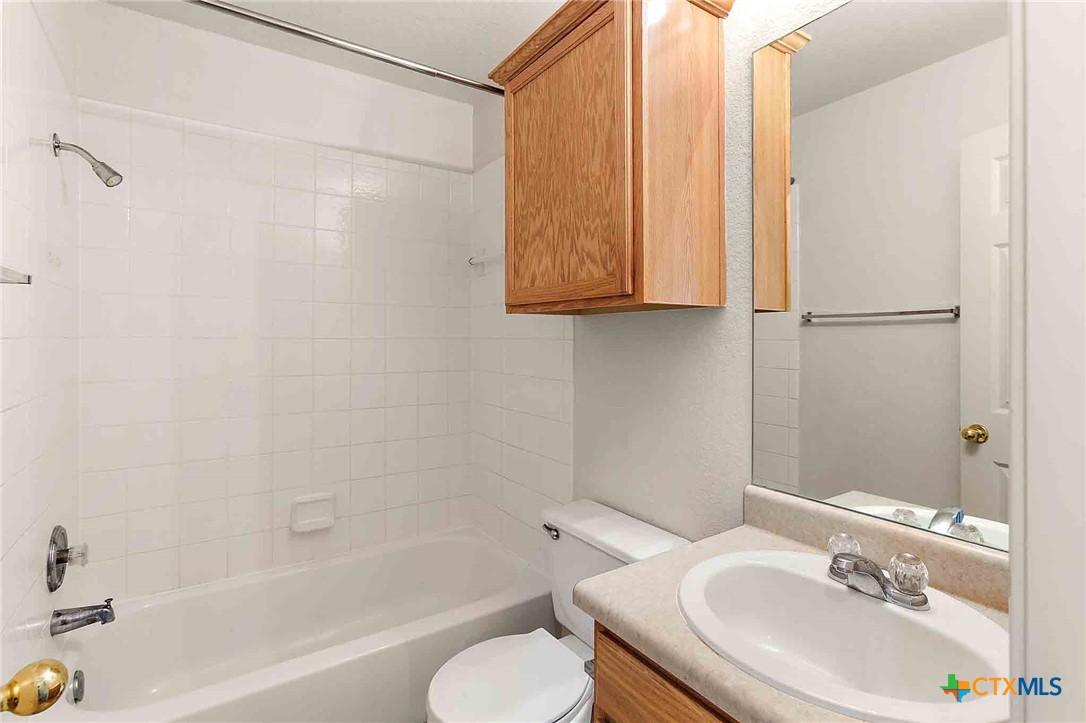 280 Strawn Kyle, TX 78640 - Photo 20 of 27 Common Bathroom