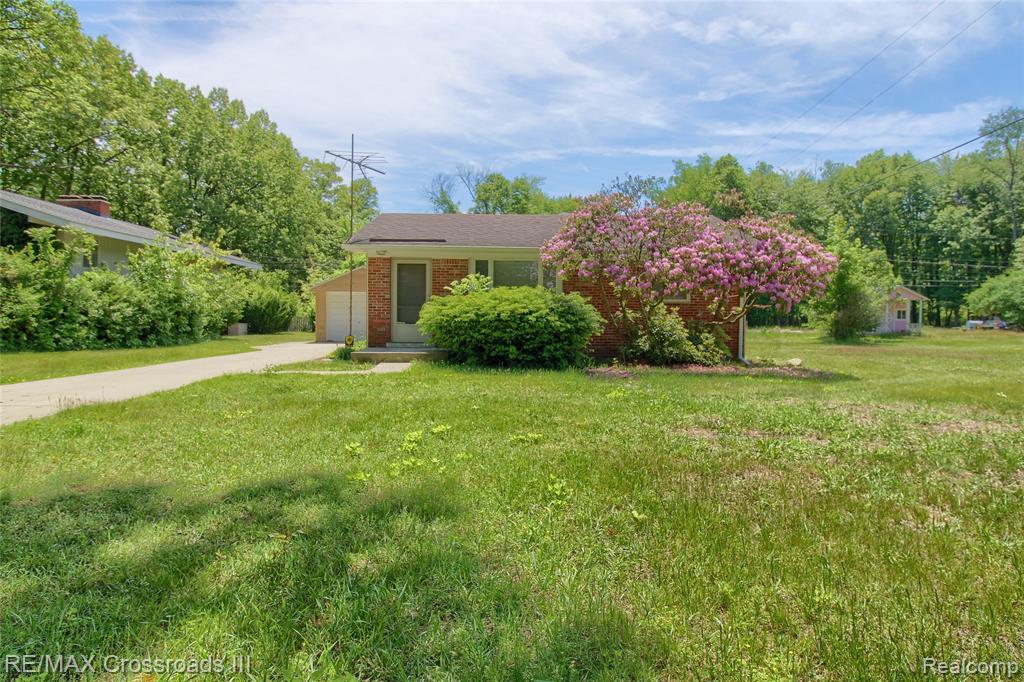 41509 Riggs Road Belleville, MI 48111 - Photo 1 of 26