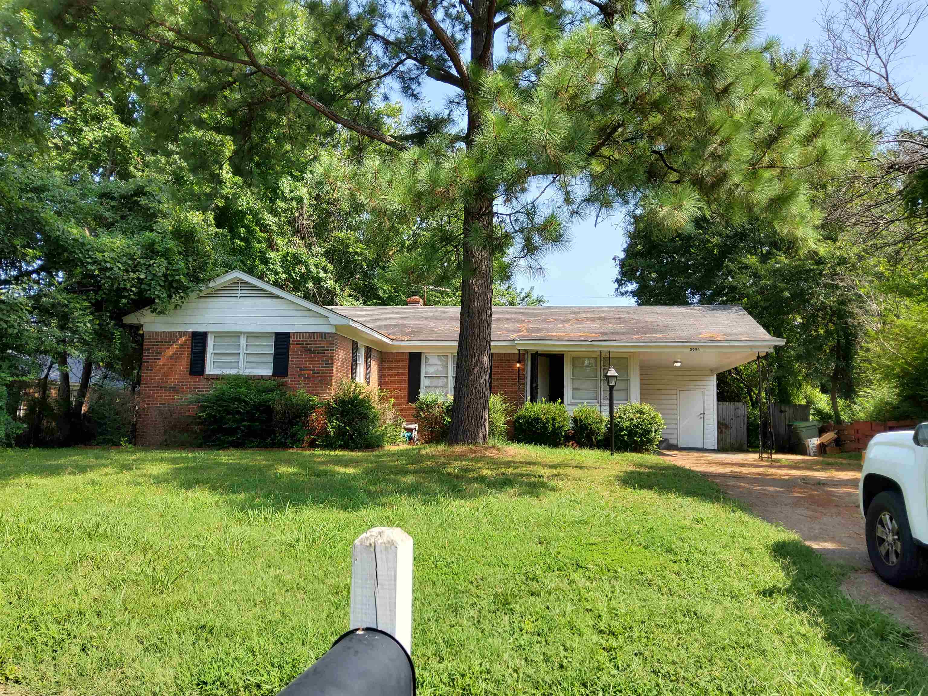 3954 Kenosha Road Memphis, TN 38118 - Photo 1 of 8 Single story home featuring a front lawn