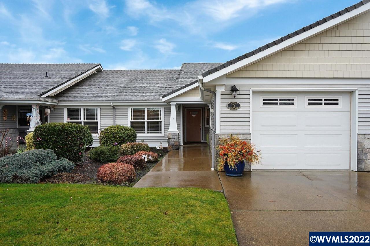 72 South S Place Lebanon, OR 97355 - Photo 2 of 34