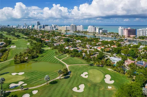 $4,695,000 | 5236 Pine Tree Drive, Miami Beach, FL 33140