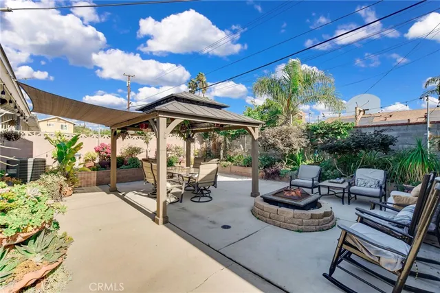 a view of a backyard with garden