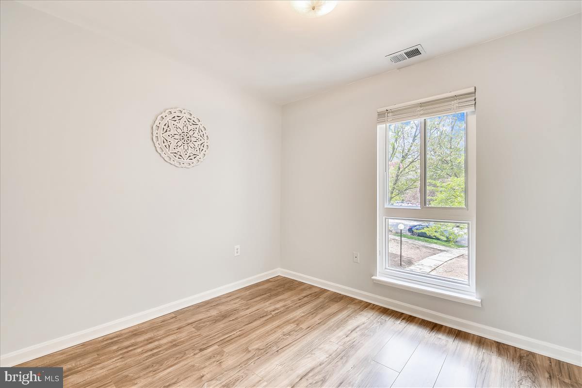 17801 Buehler Road, Unit 2E6 Olney, MD 20832 - Photo 31 of 34 Third Bedroom w Lots of Light