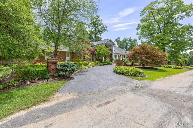 $1,150,000 | 556 Oak Terrace, Farmington, MO 63640