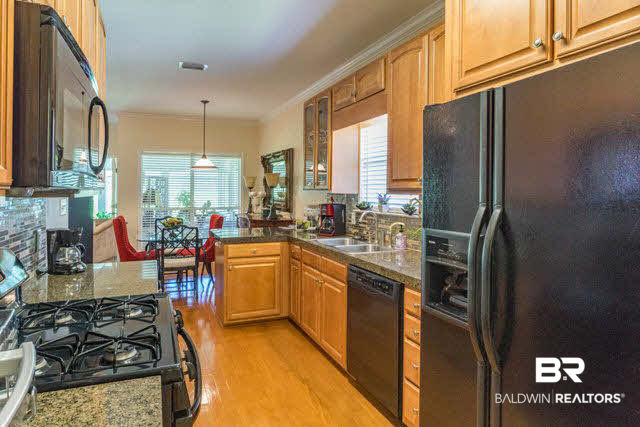 161 Club Drive Fairhope, AL 36532 - Photo 8 of 24 Kitchen