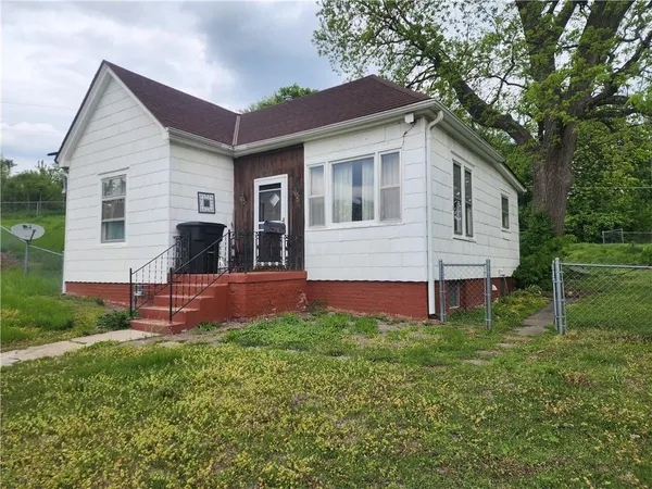 $113,900 | 2219 Dewey Street, St. Joseph, MO 64505