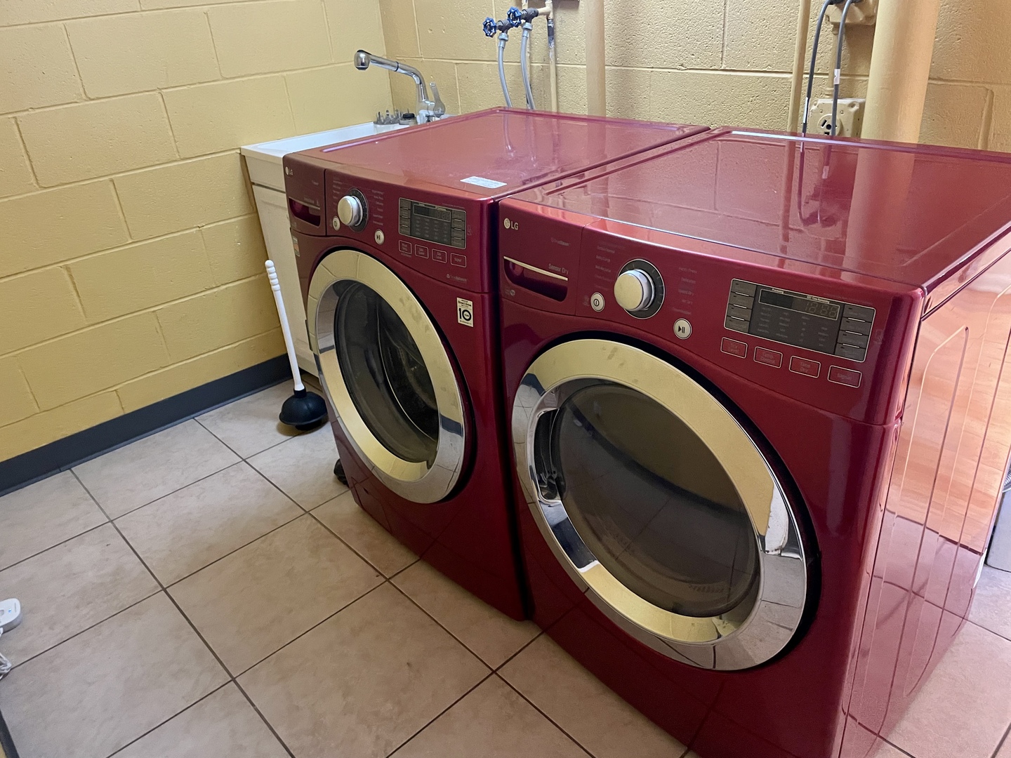 Undisclosed Address Schaumburg, IL 60193 - Photo 10 of 10 a utility room with dryer and washer