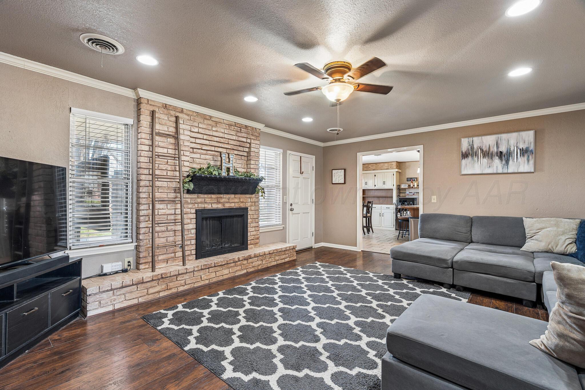 3424 Wayne Street Amarillo, TX 79109 - Photo 11 of 33 a living room with furniture and a flat screen tv