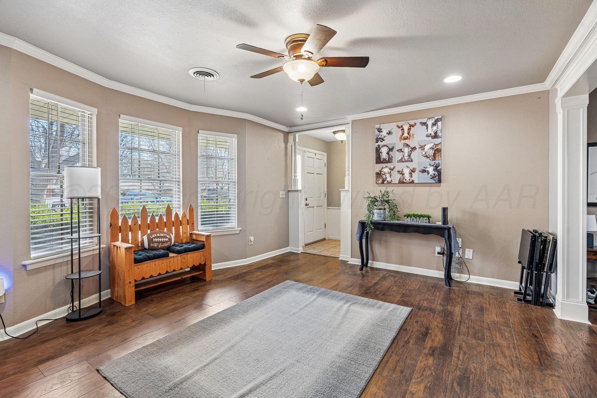 3424 Wayne Street Amarillo, TX 79109 - Photo 7 of 33 a living room with furniture and a large window