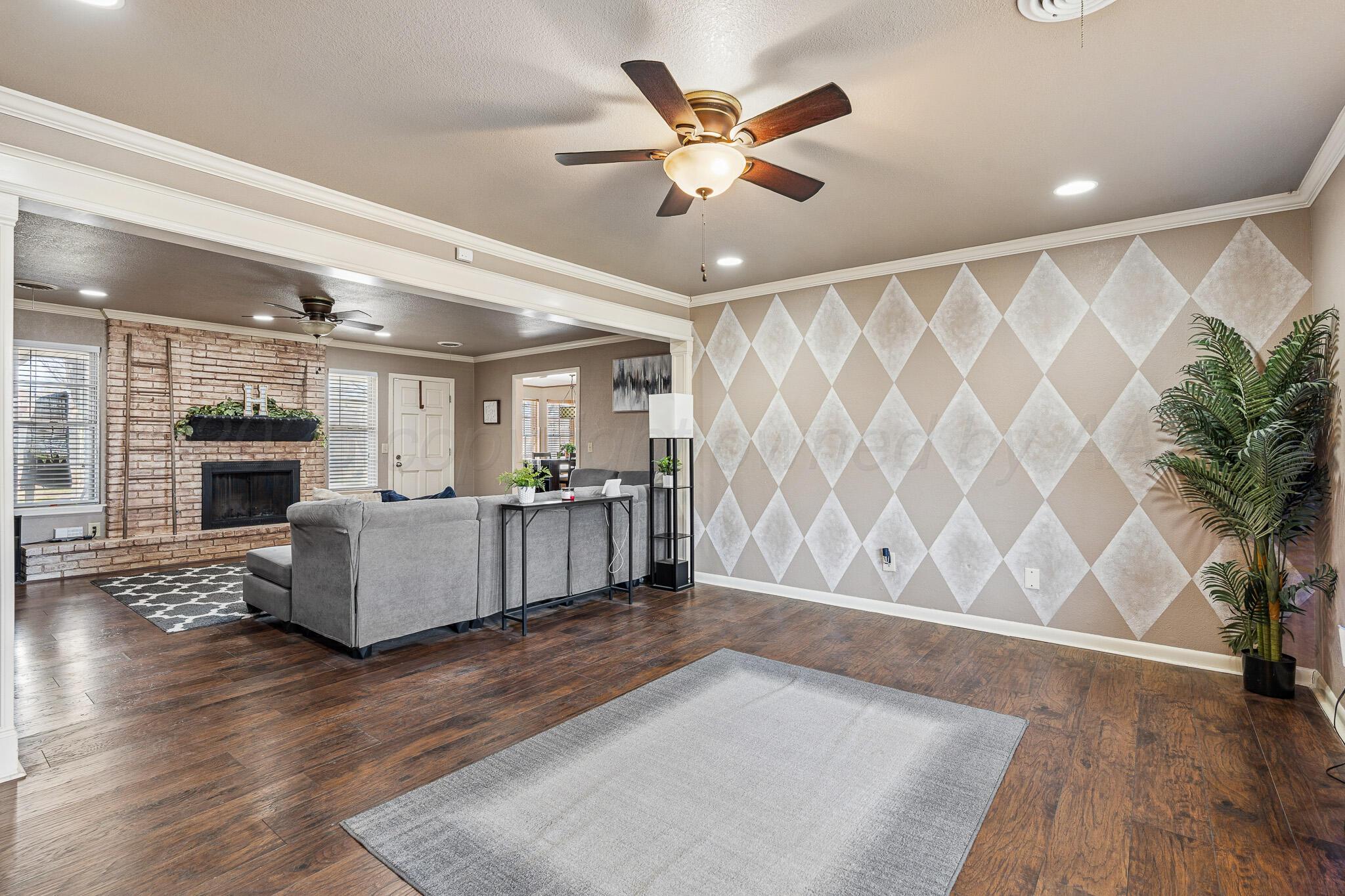 3424 Wayne Street Amarillo, TX 79109 - Photo 10 of 33 a living room with furniture and a wooden floor