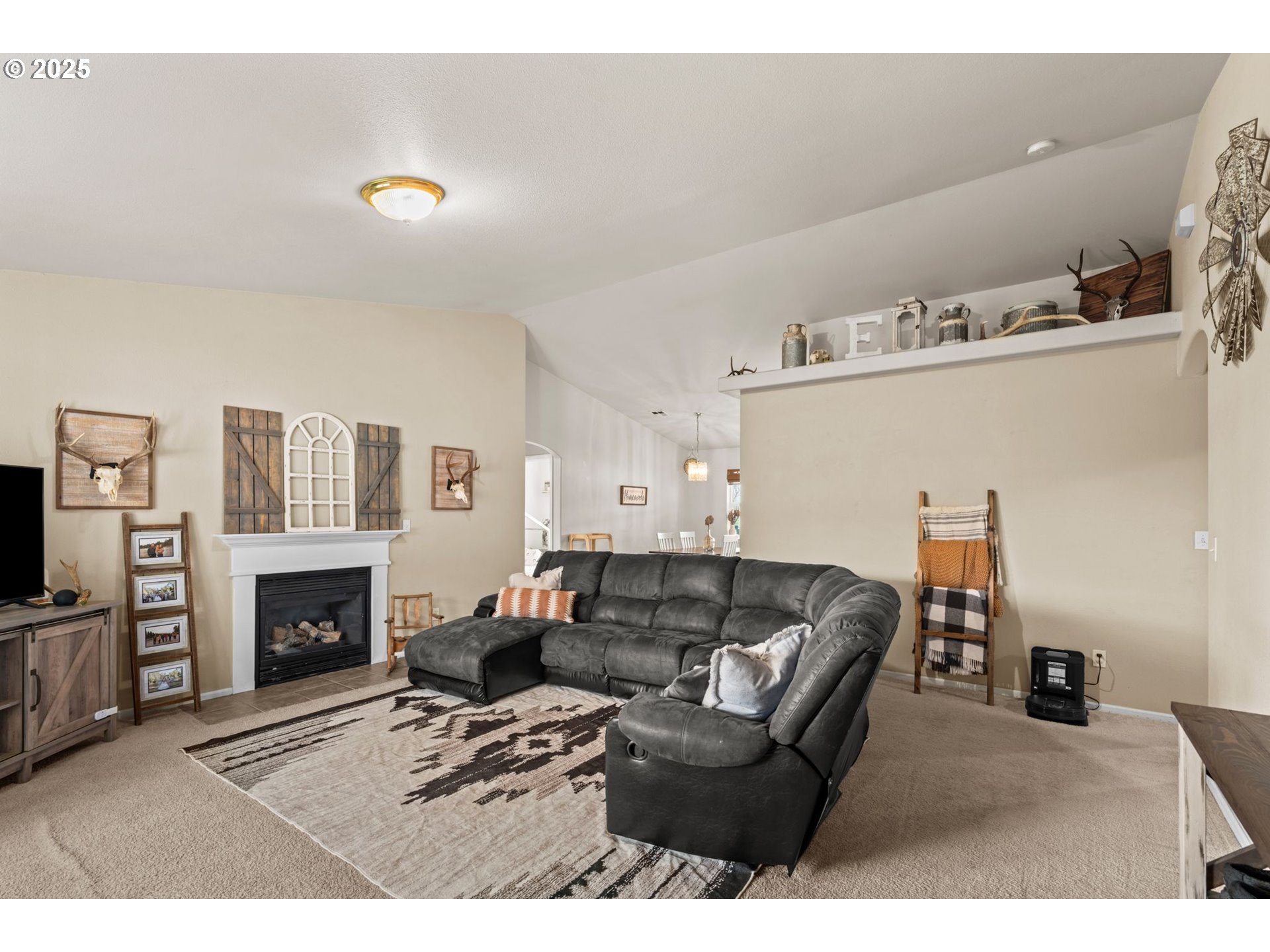 277 Armande Loop Roseburg, OR 97471 - Photo 2 of 25