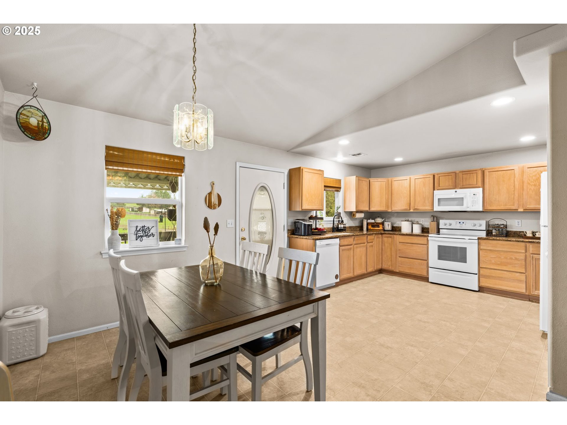 277 Armande Loop Roseburg, OR 97471 - Photo 5 of 25