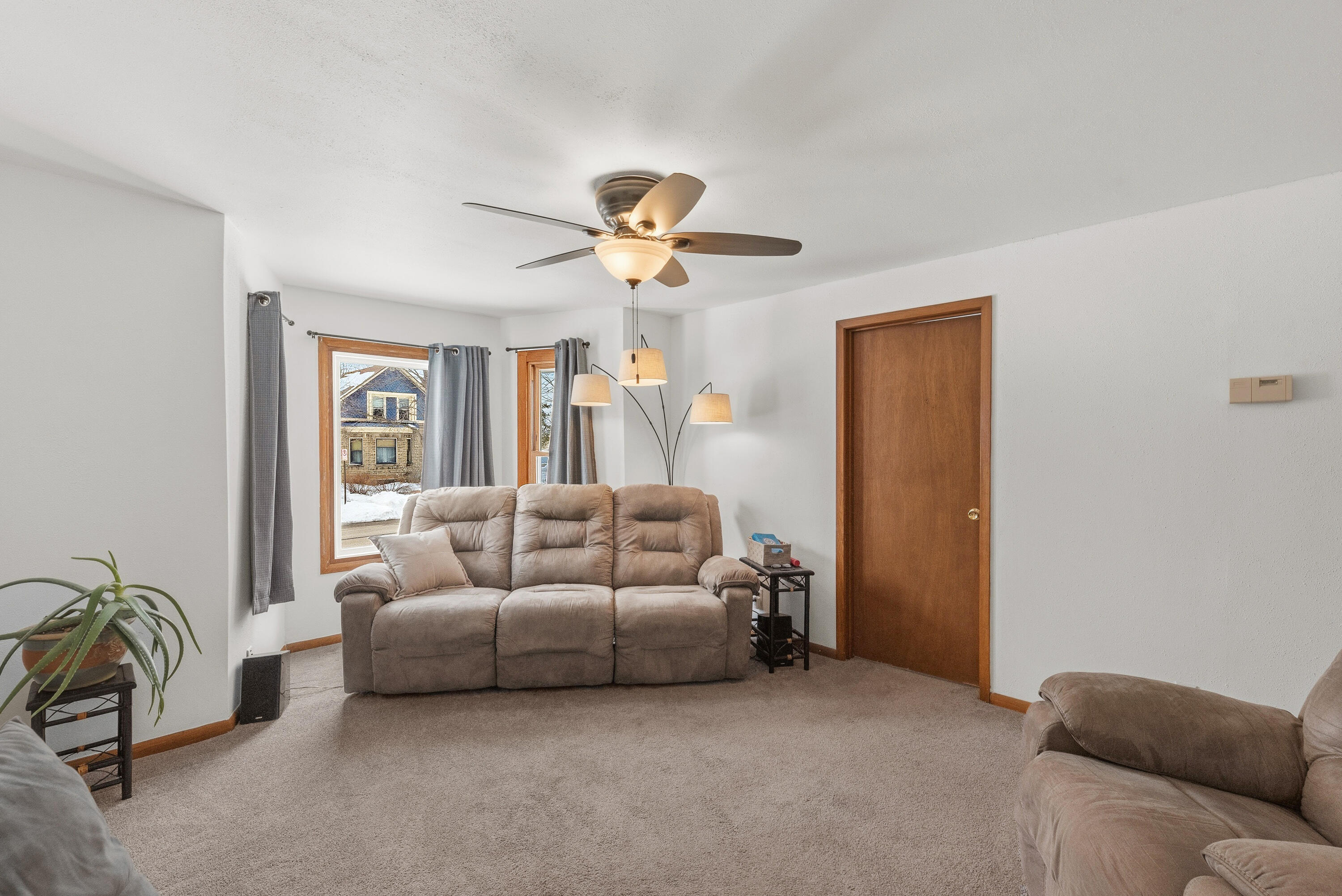 1909 Salisbury Road, Unit 1911 West Bend, WI 53090 - Photo 12 of 22 MAIN floor living
