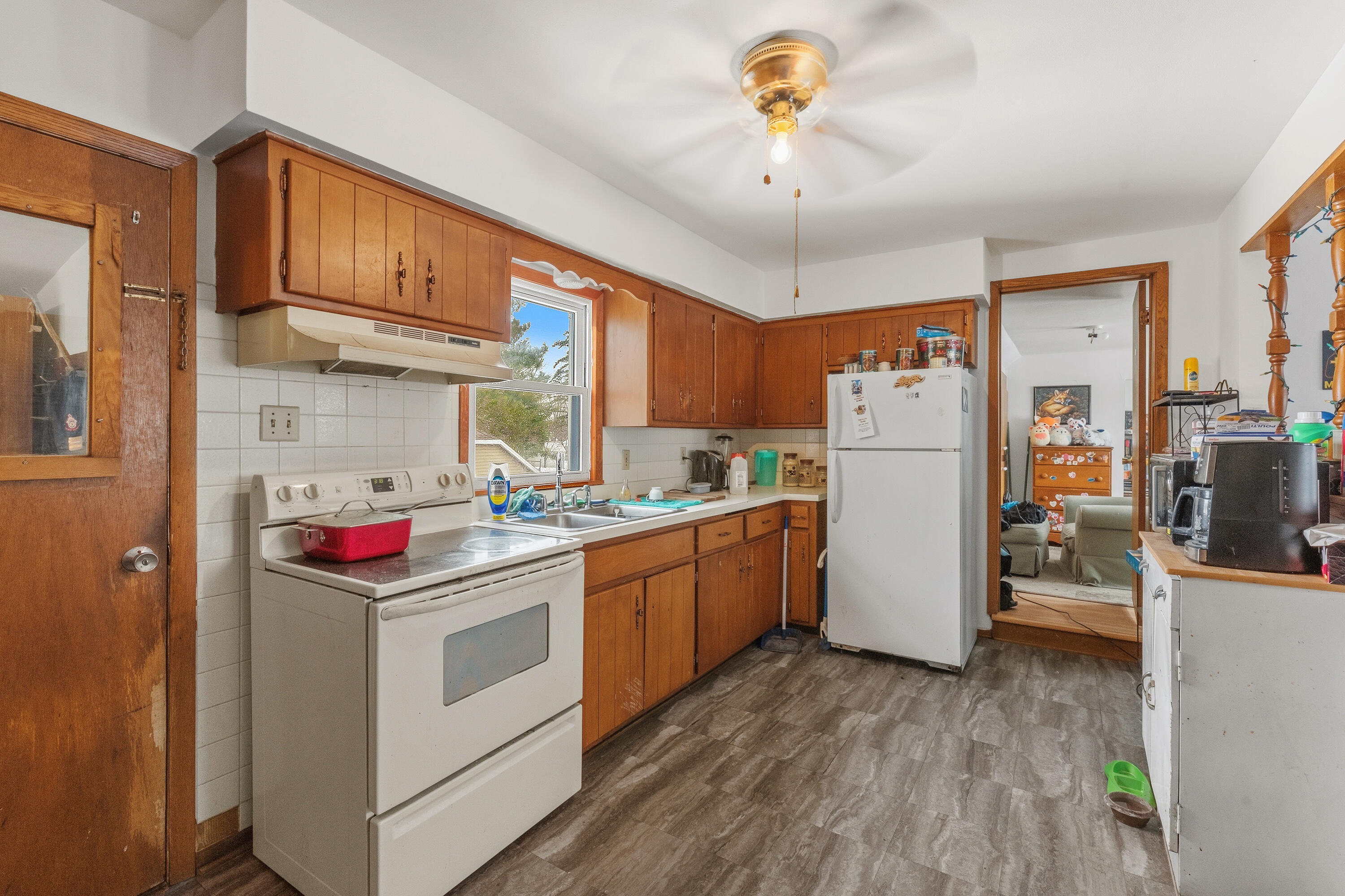 1909 Salisbury Road, Unit 1911 West Bend, WI 53090 - Photo 16 of 22 UPPER KITCHEN