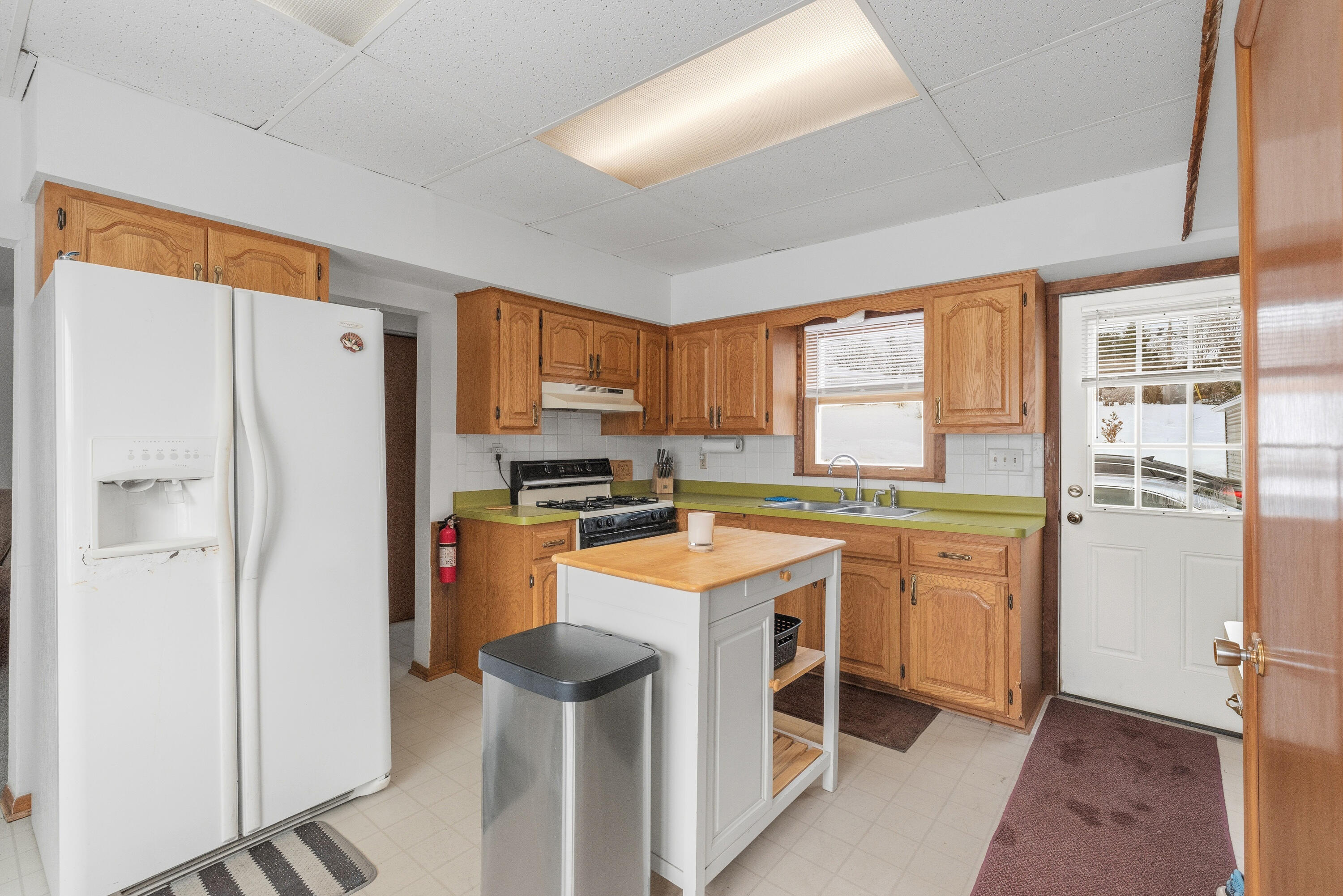 1909 Salisbury Road, Unit 1911 West Bend, WI 53090 - Photo 5 of 22 MAIN floor kitchen