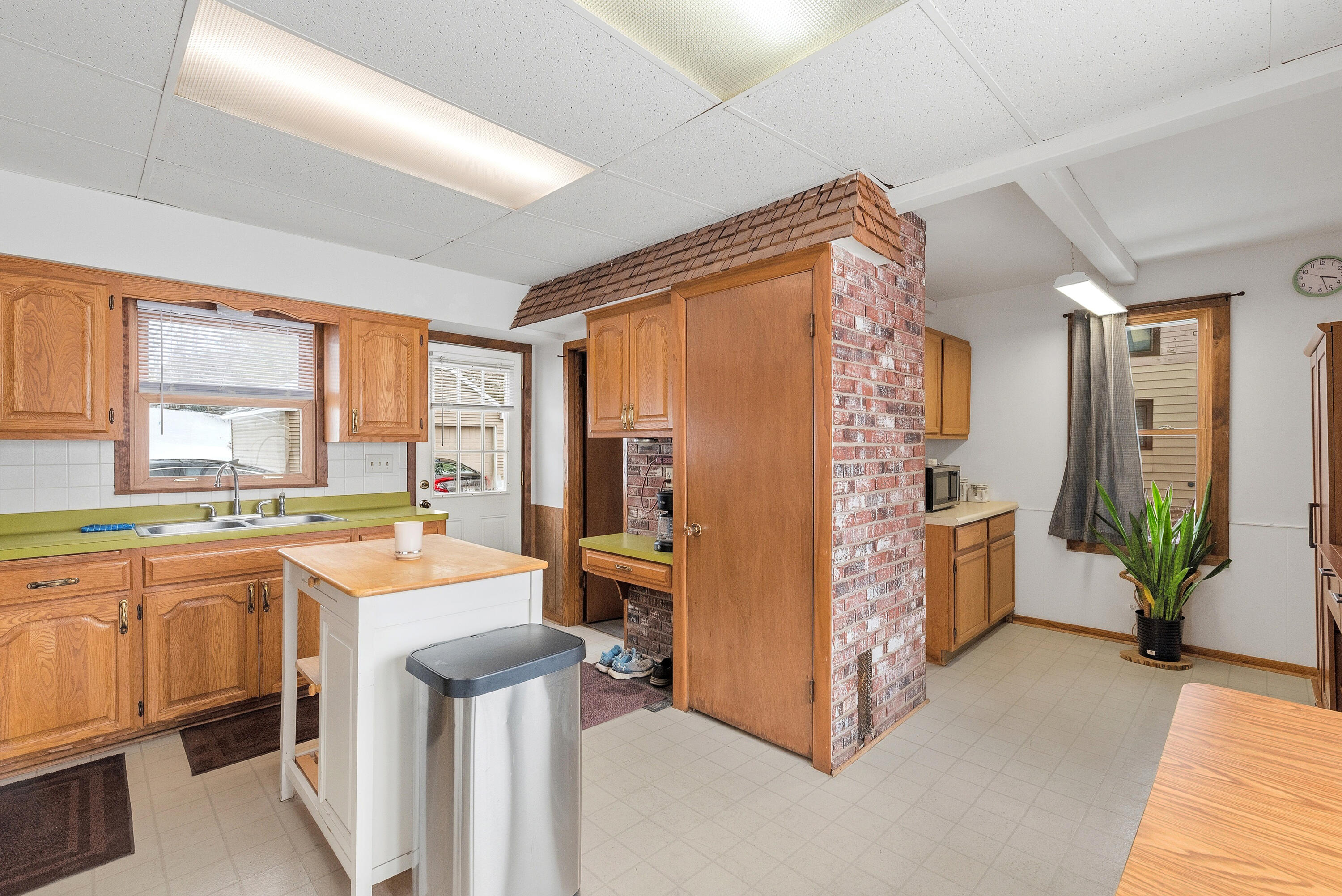 1909 Salisbury Road, Unit 1911 West Bend, WI 53090 - Photo 5 of 20 SOLD with appliances