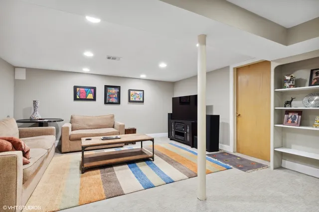 $6,000 | 384 Hastings Avenue, Highland Park, IL 60035