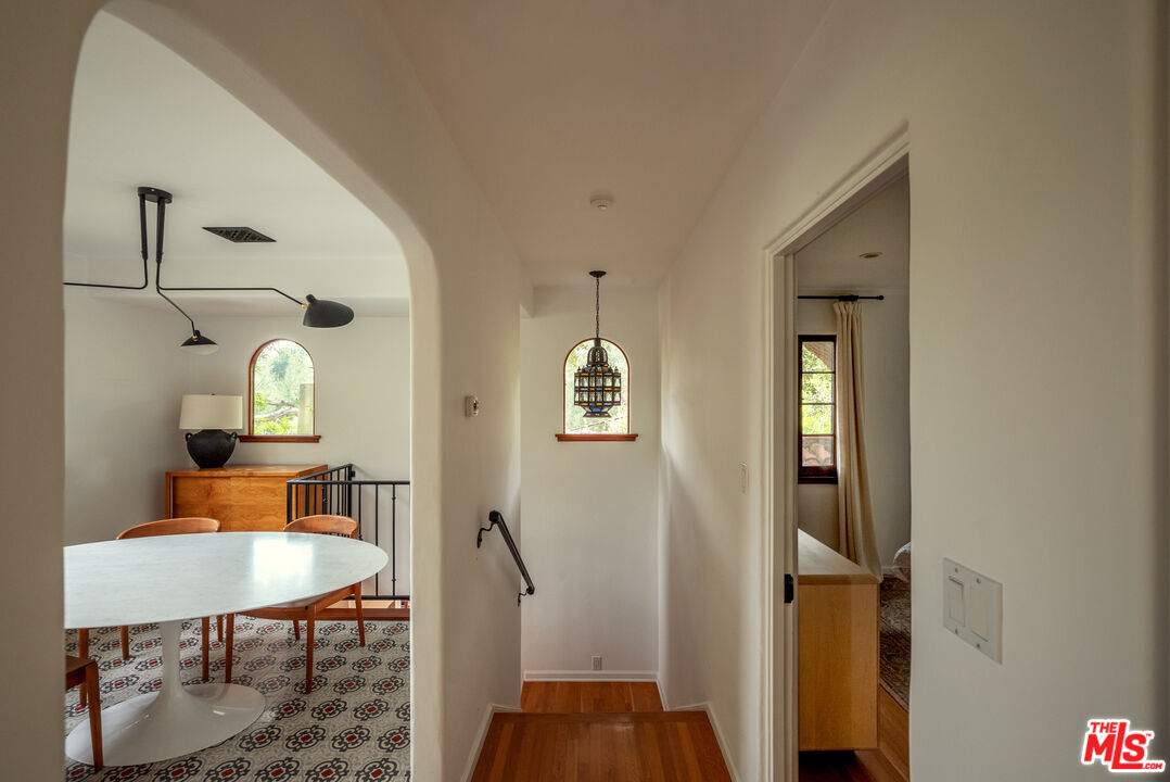 8515 Ridpath Drive Los Angeles, CA 90046 - Photo 18 of 38