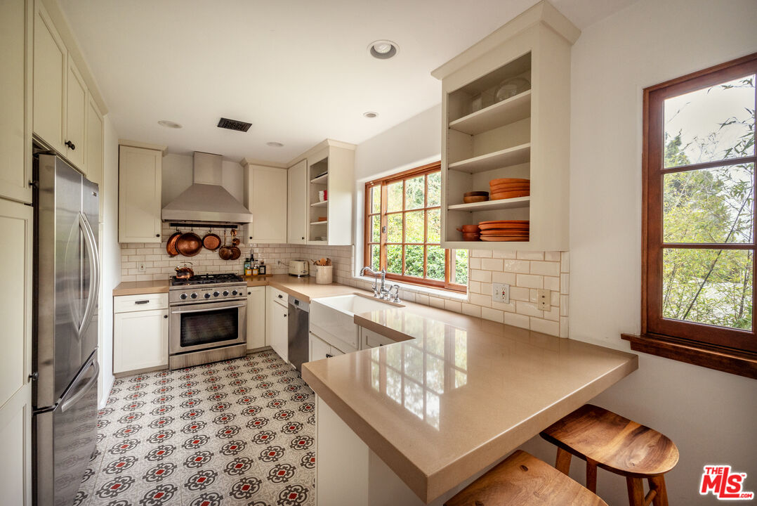 8515 Ridpath Drive Los Angeles, CA 90046 - Photo 21 of 38